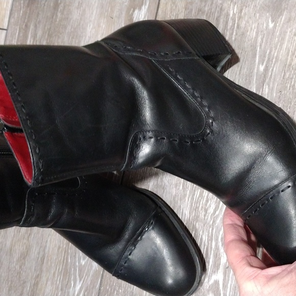 Naturalizer black leather wide stitch zip ankle boots. Size 8.5 - Picture 7 of 11